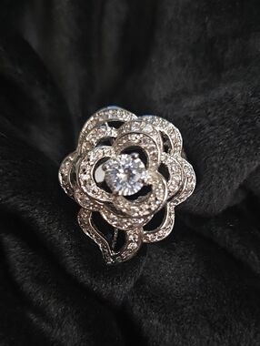 Elegant Silver Flower Statement Ring with Clear Crystal Center
